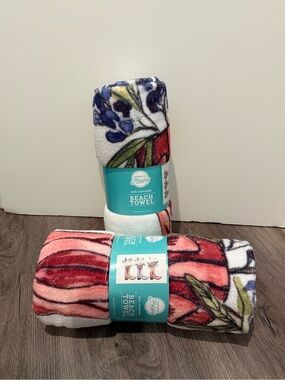 Super Cute HEB Cowboy Boots and Bluebonnets Beach Towel- Set of 2- NWT